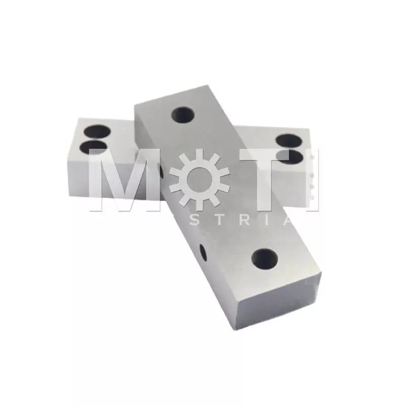 Busbar cutting die